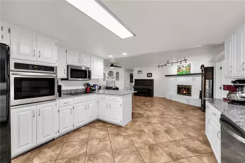 Kitchen - 9268 Amy Dr, Springdale, AR 72762 photo 2 of 2
