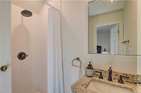 Bath - 27258 Sunset Beach Ln, Eagle Rock, MO 65641 photo 1 of 6