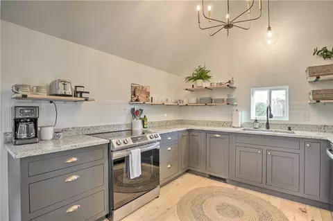 Kitchen - 27258 Sunset Beach Ln, Eagle Rock, MO 65641 photo 2 of 3