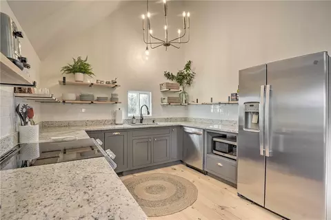 Kitchen - 27258 Sunset Beach Ln, Eagle Rock, MO 65641 photo 1 of 3