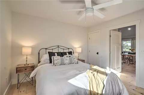 Bedroom - 27258 Sunset Beach Ln, Eagle Rock, MO 65641 photo 4 of 8
