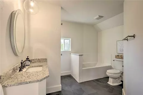Bath - 27258 Sunset Beach Ln, Eagle Rock, MO 65641 photo 4 of 6