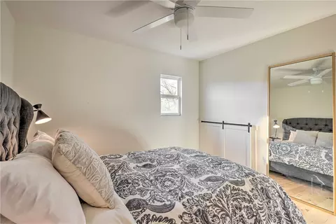 Bedroom - 27258 Sunset Beach Ln, Eagle Rock, MO 65641 photo 2 of 8