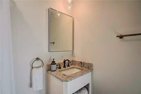 Bath - 27258 Sunset Beach Ln, Eagle Rock, MO 65641 photo 2 of 6