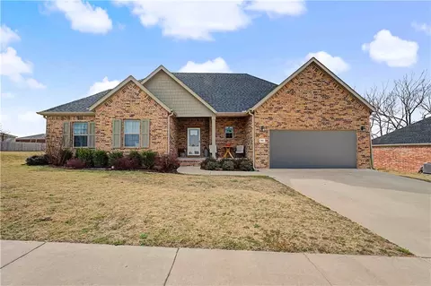 908 Fallon St, Siloam Springs, AR 72761