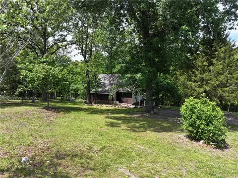 589 Hickory Ln, Pineville, MO 64856