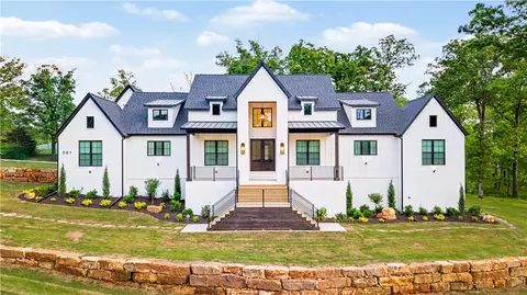 561 Oneida Cir, Pea Ridge, AR 72751