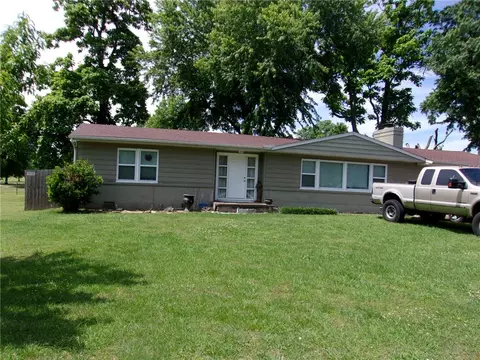 1929 N Center St, Elkins, AR 72727