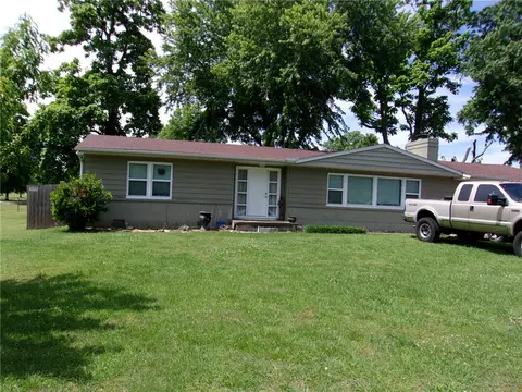1929 N Center St, Elkins, AR 72727