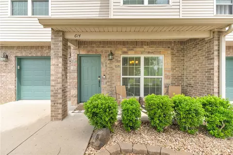 614 SW 5th St, Bentonville, AR 72712