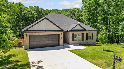 29 Chatham Dr, Bella Vista, AR 72714