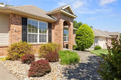 63 Highland Pkwy, Bella Vista, AR 72715