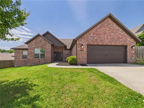 1531 Abbey Ln, Centerton, AR 72719