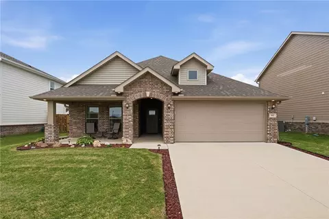 911 Pink Lady Pl, Bentonville, AR 72712