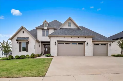 8002 W Dorchester St, Rogers, AR 72758