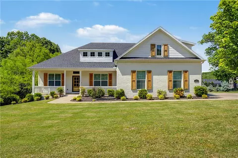1350 S Spring Loop, Fayetteville, AR 72703