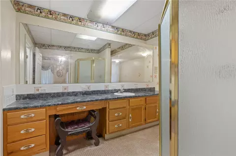 Bath - 4150 Valley Rd, Harrison, AR 72601 photo 3 of 5