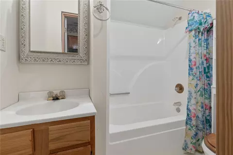Bath - 4150 Valley Rd, Harrison, AR 72601 photo 5 of 5