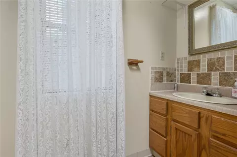 Bath - 4150 Valley Rd, Harrison, AR 72601 photo 1 of 5