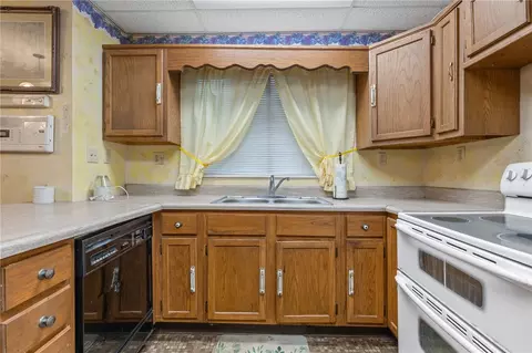 Kitchen - 4150 Valley Rd, Harrison, AR 72601 photo 2 of 4