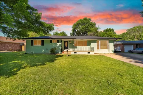 602 Lawndale Dr, Springdale, AR 72764
