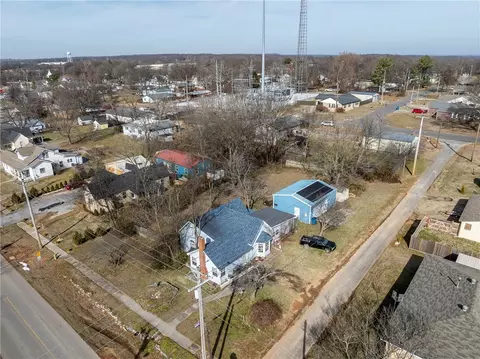 408 NE Main St, Gravette, AR 72736