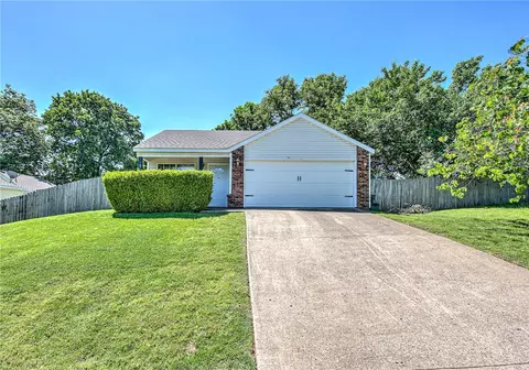 3103 W Woodridge Dr, Fayetteville, AR 72704