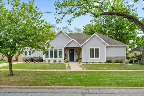 302 SW E St, Bentonville, AR 72712