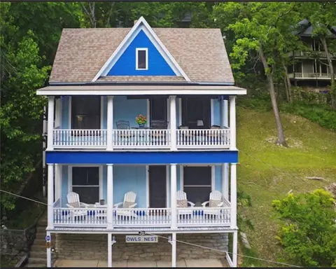 19 Pine St, Eureka Springs, AR 72632
