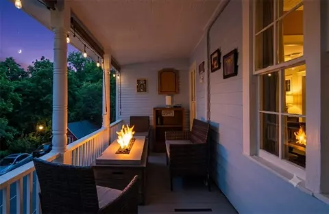 19 Pine St, Eureka Springs, AR 72632