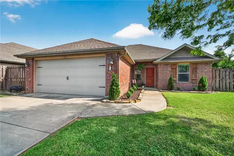 1106 Berkeley Ave, Rogers, AR 72758