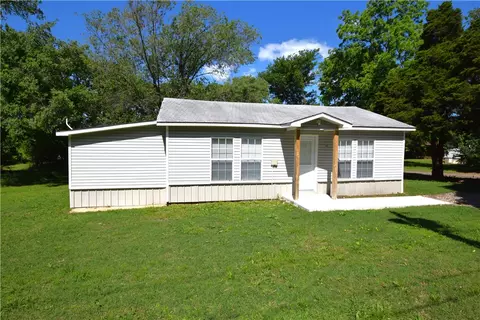 516 S Cherokee St, Stilwell, OK 74960
