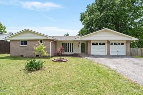 420 W Eliff St, Siloam Springs, AR 72761