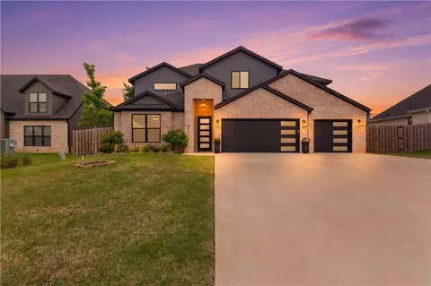 6414 S 59th St, Rogers, AR 72758