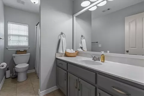 Bath - 805 Irelan St, Lowell, AR 72745 photo 1 of 3