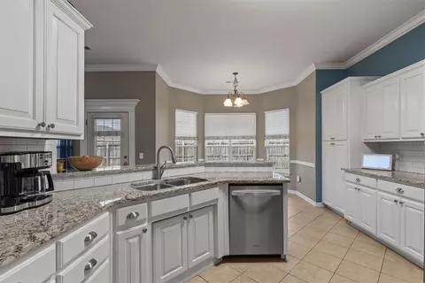 Kitchen - 805 Irelan St, Lowell, AR 72745 photo 4 of 4