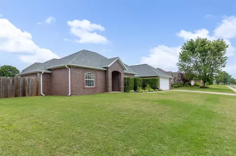 Exterior - 805 Irelan St, Lowell, AR 72745 photo 3 of 8