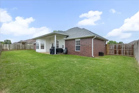Exterior - 805 Irelan St, Lowell, AR 72745 photo 7 of 8