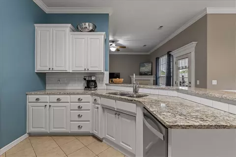 Kitchen - 805 Irelan St, Lowell, AR 72745 photo 3 of 4