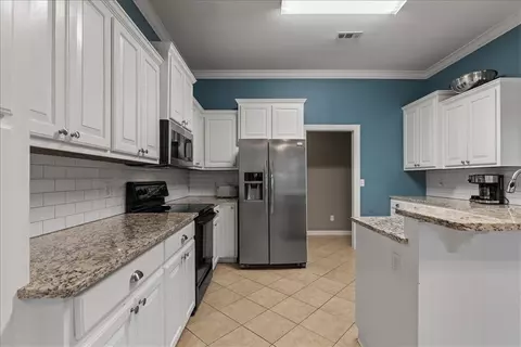 Kitchen - 805 Irelan St, Lowell, AR 72745 photo 2 of 4