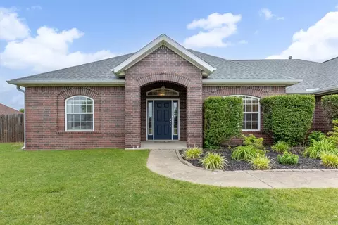 Exterior - 805 Irelan St, Lowell, AR 72745 photo 2 of 8