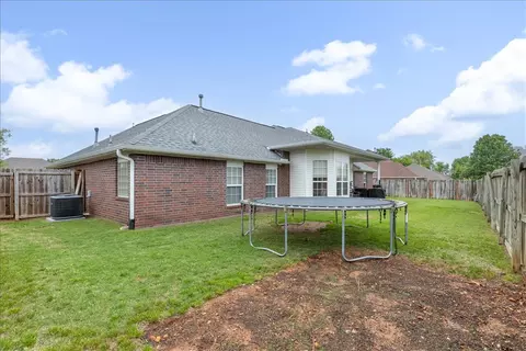 Exterior - 805 Irelan St, Lowell, AR 72745 photo 5 of 8