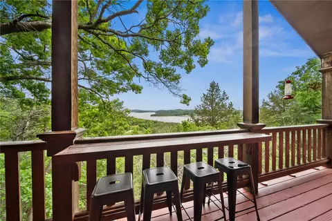 11390 Oak Leaf Cir, Garfield, AR 72732