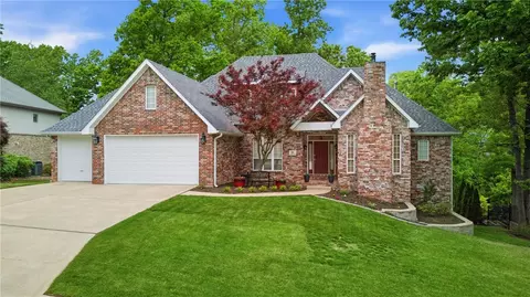 23 Stonehenge Dr, Bentonville, AR 72712