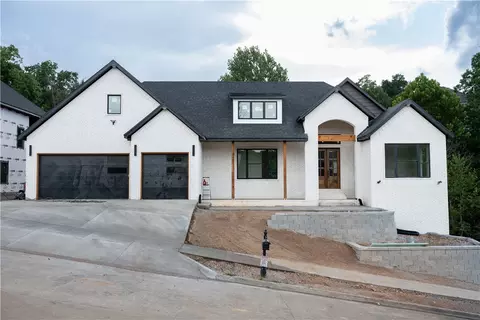2005 NE Chaucer St, Bentonville, AR 72712