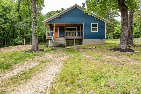 15889 Applehill Rd, Prairie Grove, AR 72753