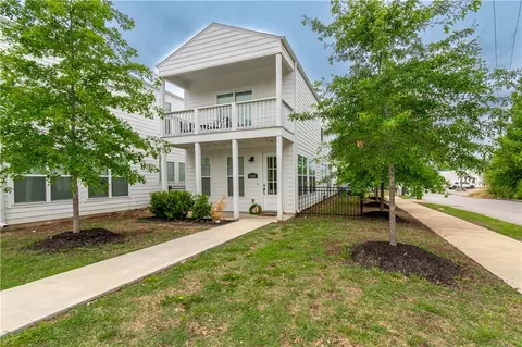 1005 S Hollywood Ave, Fayetteville, AR 72701