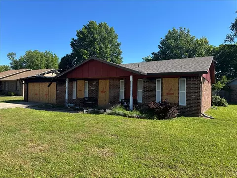 901 Turtle Creek Dr, Rogers, AR 72756