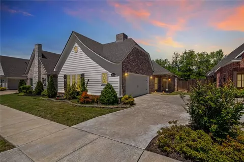 254 N Solitude Bnd, Fayetteville, AR 72704