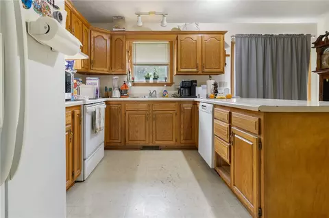 Kitchen - 9577 Sims Rd, Harrison, AR 72601 photo 2 of 3